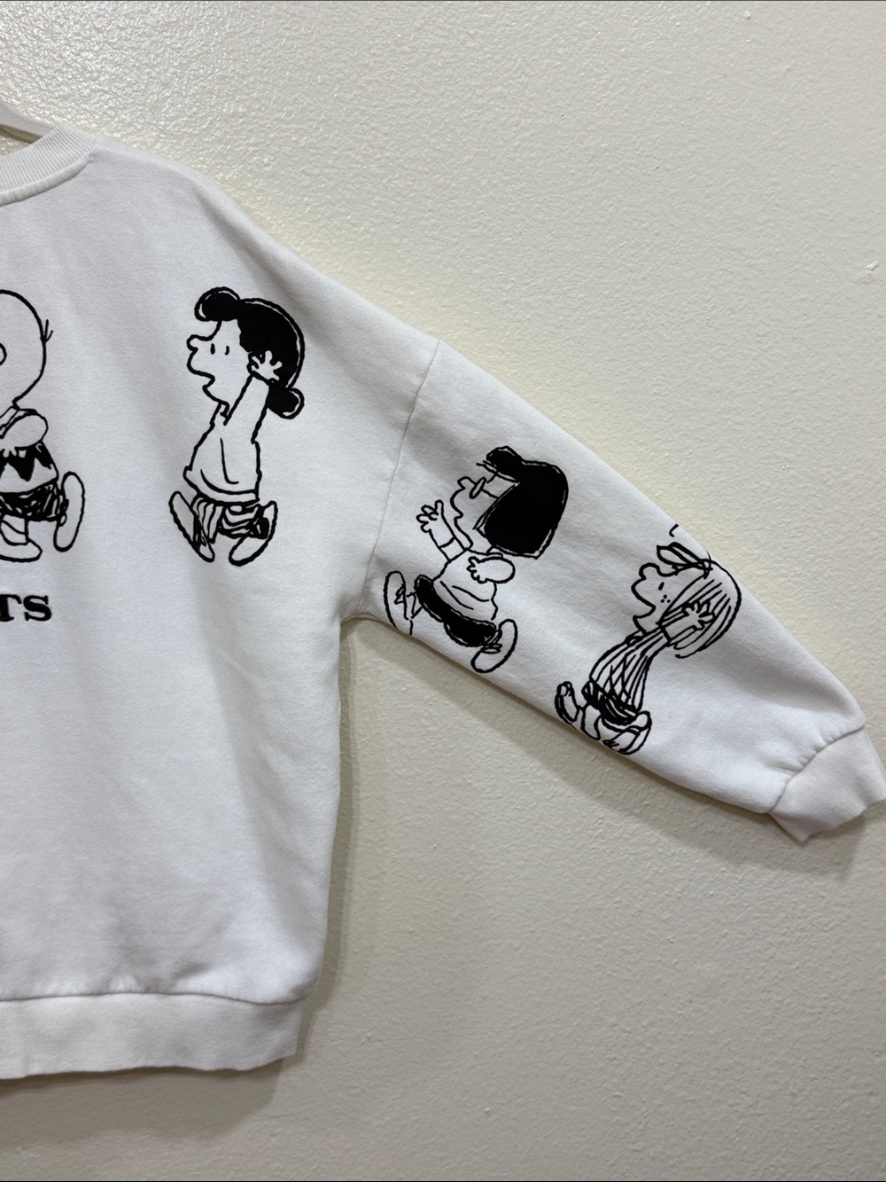 Peanuts Snoopy White Crewneck Sweatshirt Women’s Size XL - Picture 6 of 8